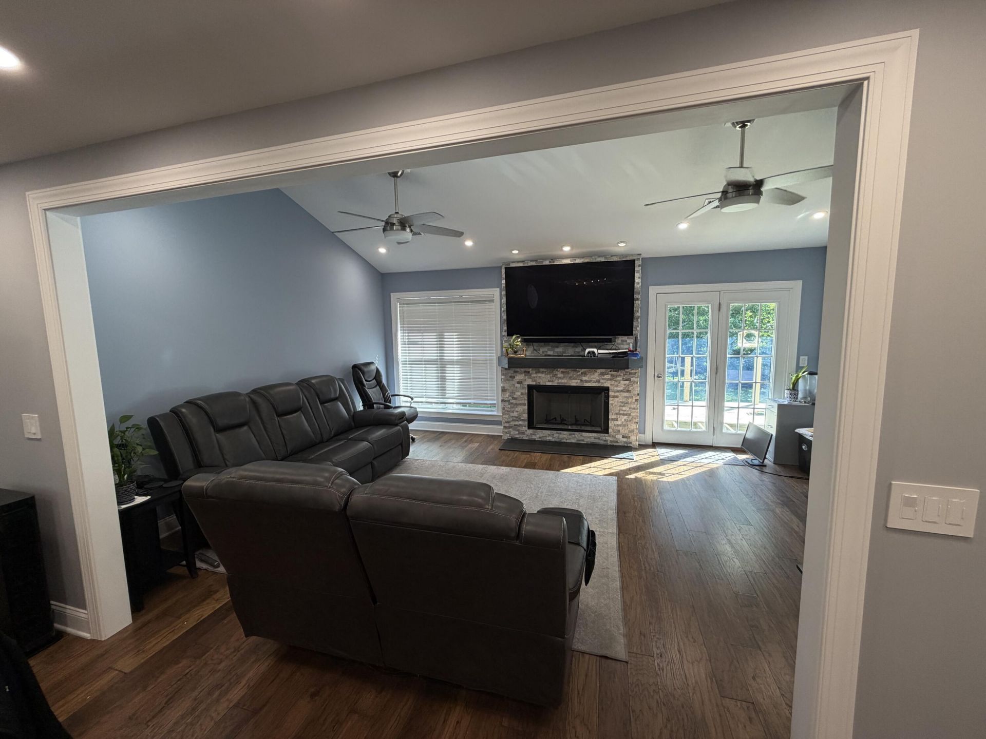 330 Camelot Drive Photo 2