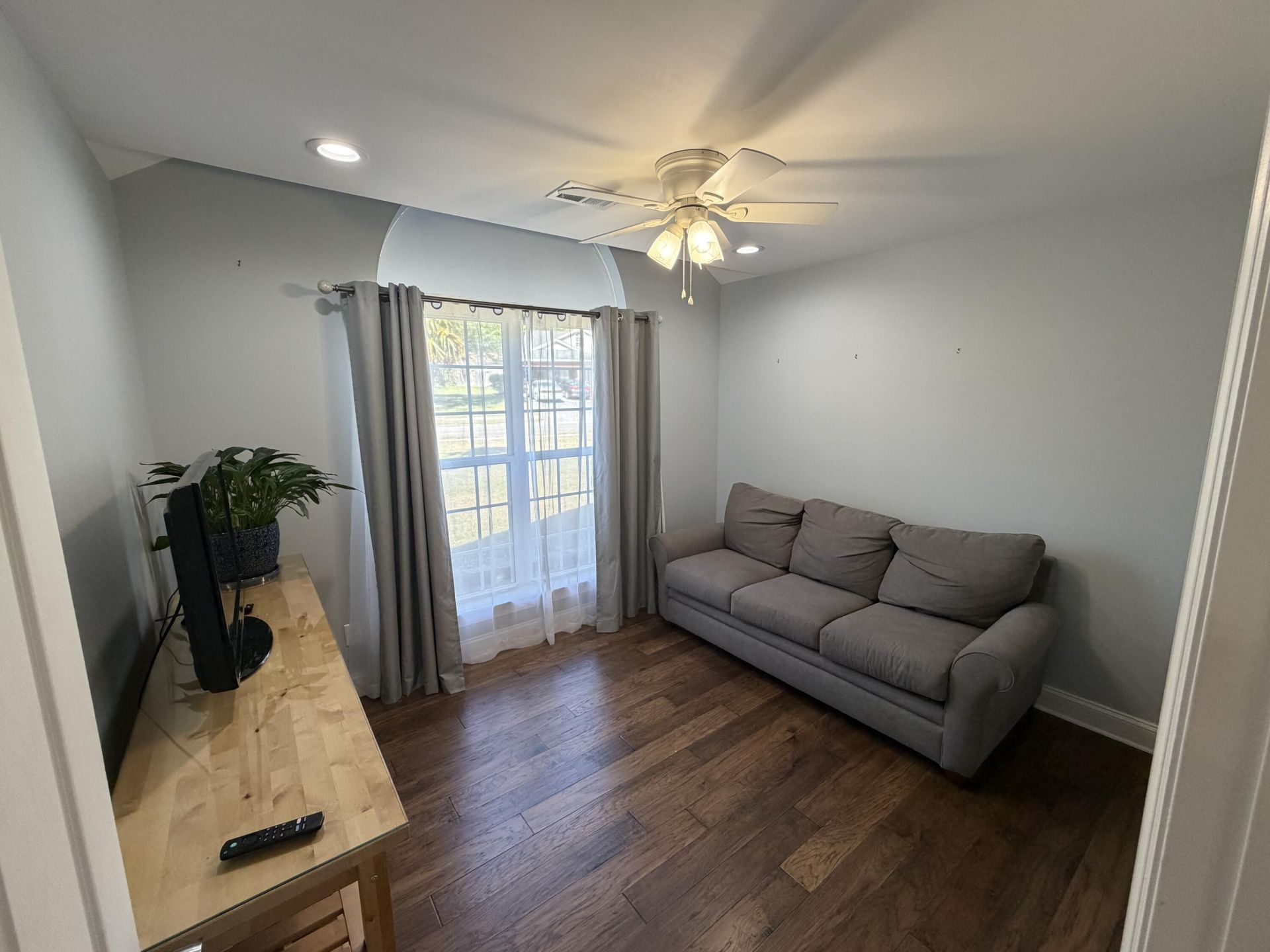 330 Camelot Drive Photo 28