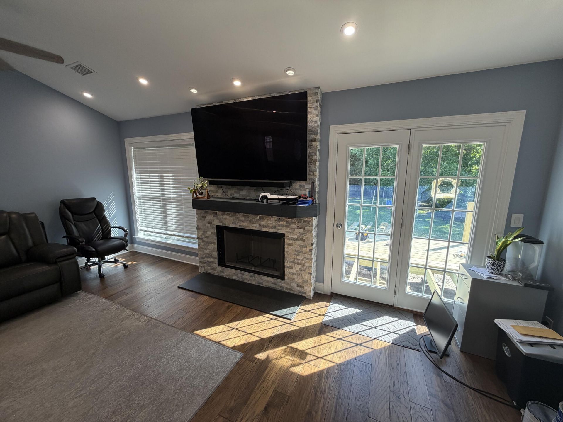 330 Camelot Drive Photo 3