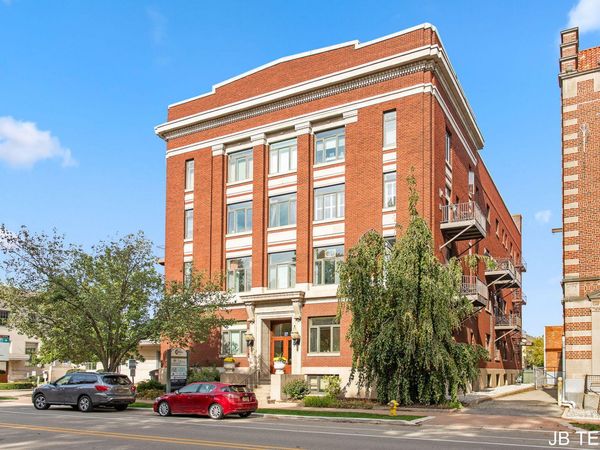 17 W 10th Street, Unit 220, Holland, MI 49423