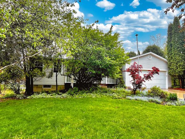 714 Greenbriar Circle , Howard, OH 43028