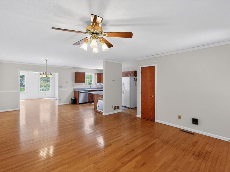 714 Greenbriar Circle, Howard, OH 43028 Photo 5