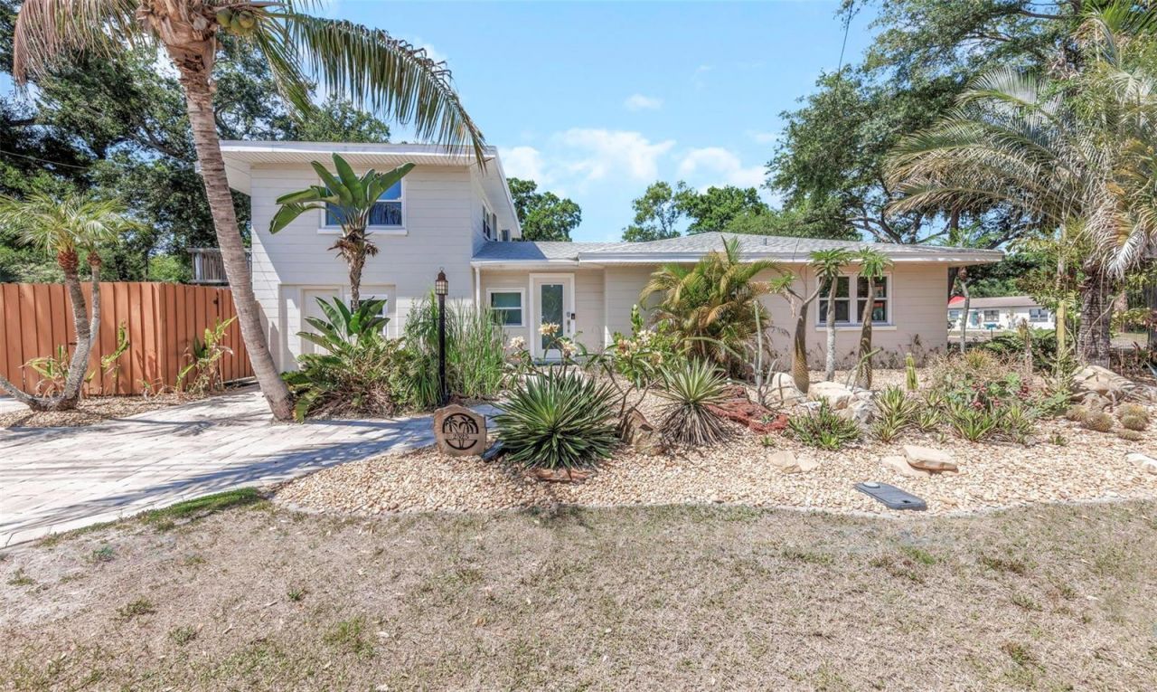 2525 53rd Street S, Gulfport, FL 33707 Main Photo