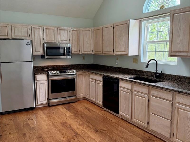 511 Brandon Court, Chardon, OH 44024 Photo 2