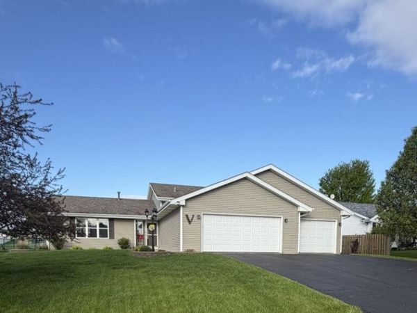 532 Autumnwolf Drive, DAVIS JUNCTION, IL 61020