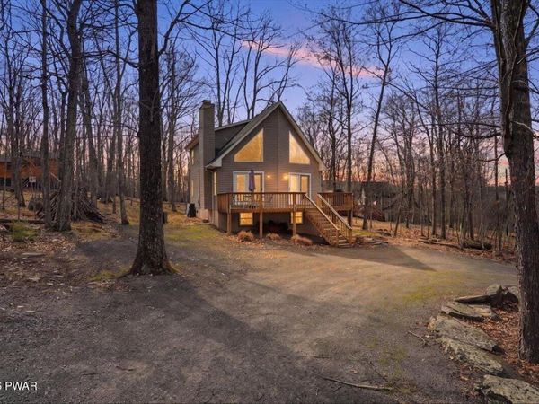 109 Robin Way , Lackawaxen, PA 18435