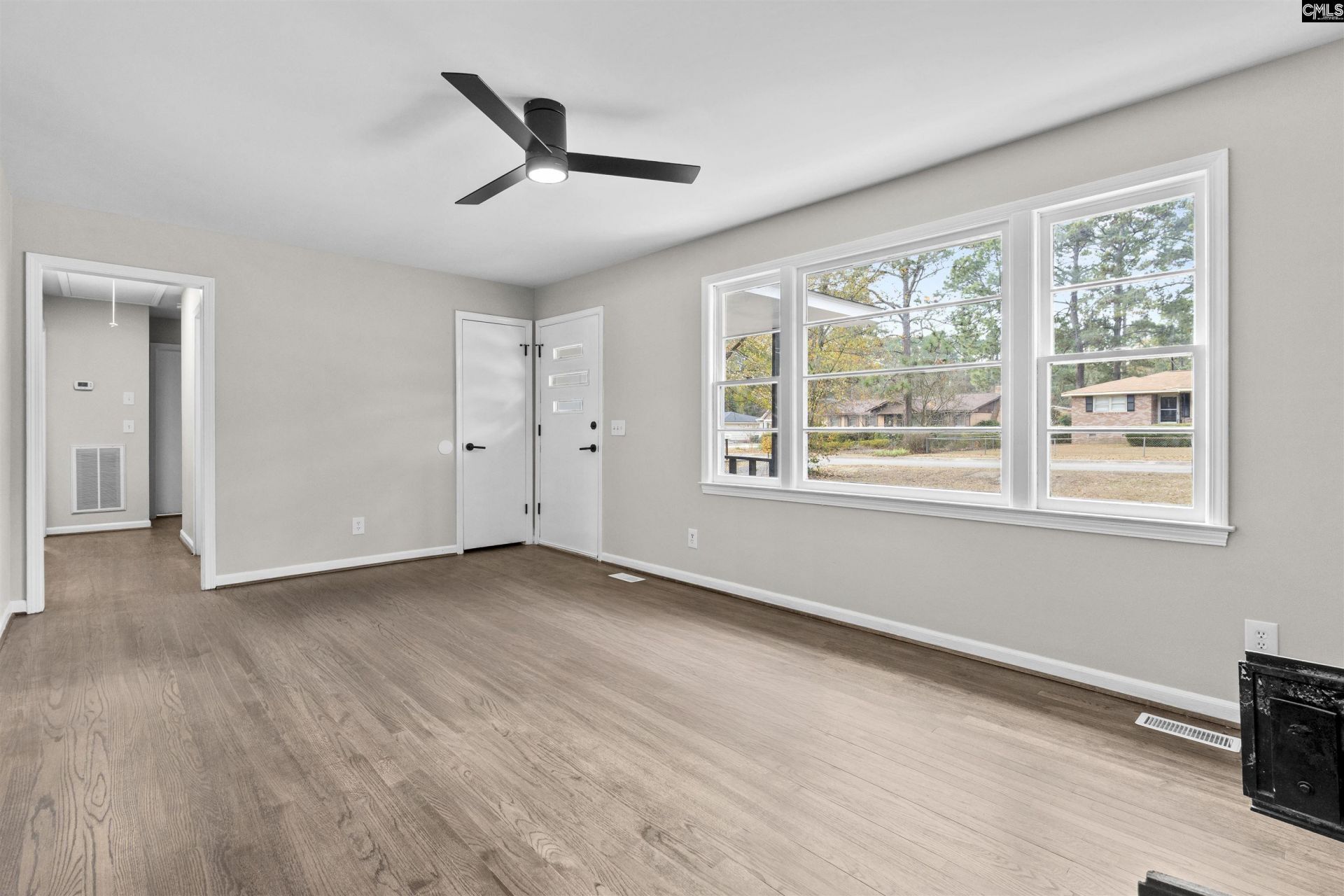 2529 Stonehenge Drive  Photo 4