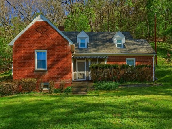 687 Valley Road , Ambridge, PA 15003