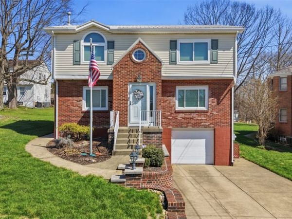 32 Herbst Rd , Coraopolis, PA 15108
