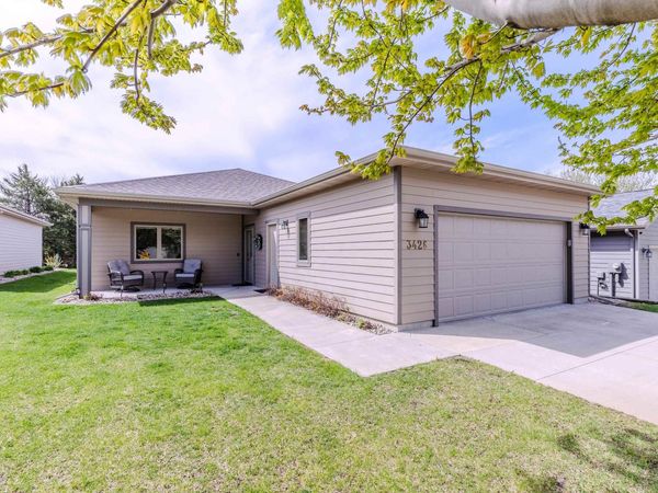 3426 Golf Villa Dr , Milford, IA 51351