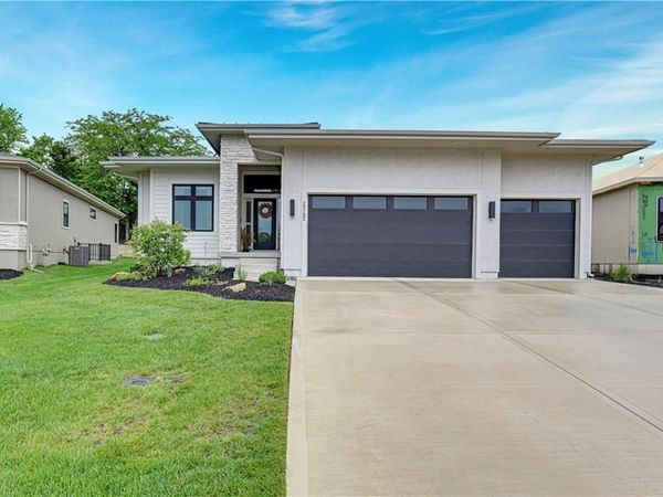 25102 W 98th Place, Lenexa, KS 66227