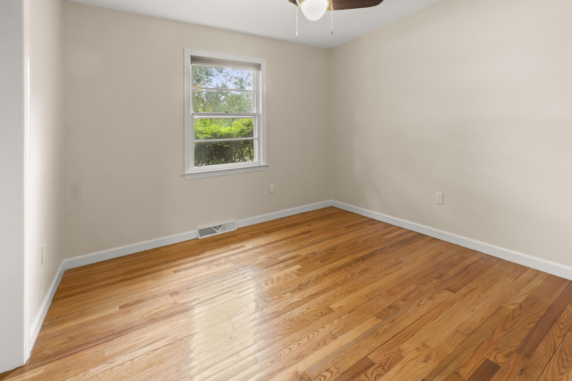1409 Kentwood Circle Photo 12