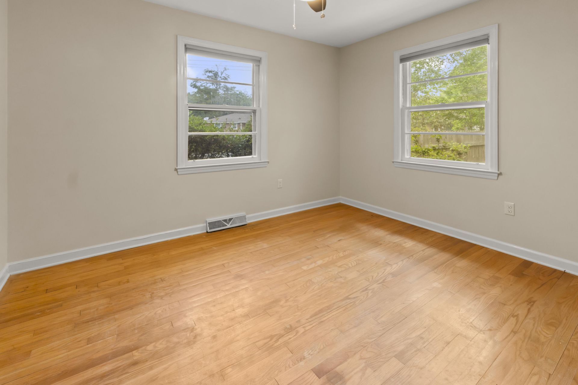 1409 Kentwood Circle Photo 14