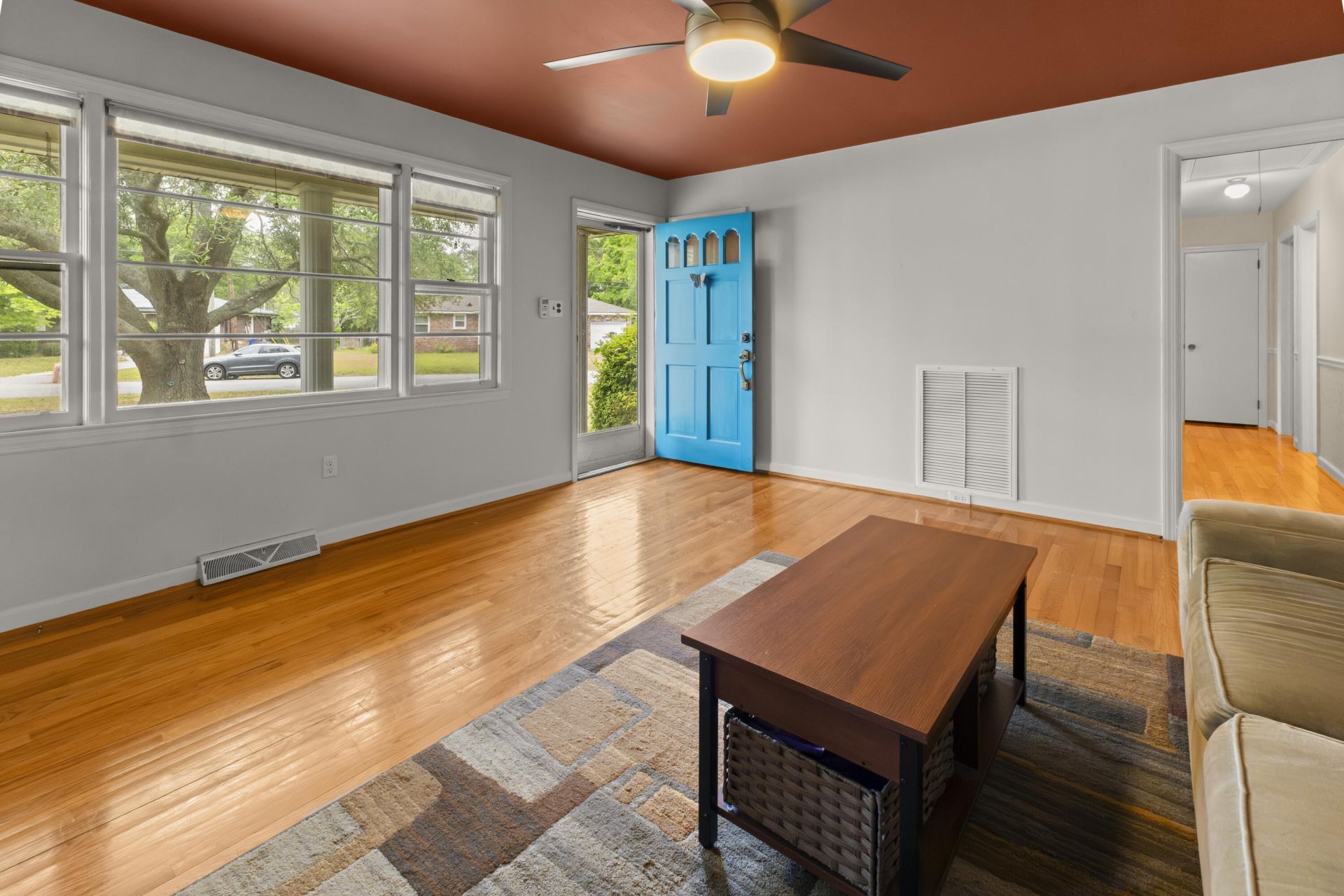 1409 Kentwood Circle Photo 2