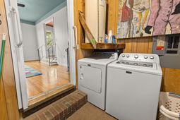 1409 Kentwood Circle photo 4