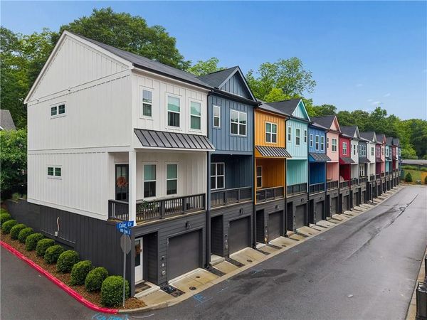 140 COLOR Circle , Atlanta, GA 30317