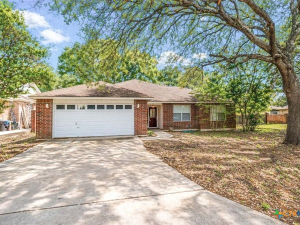 233 Hilltop Drive , Seguin, TX 78155