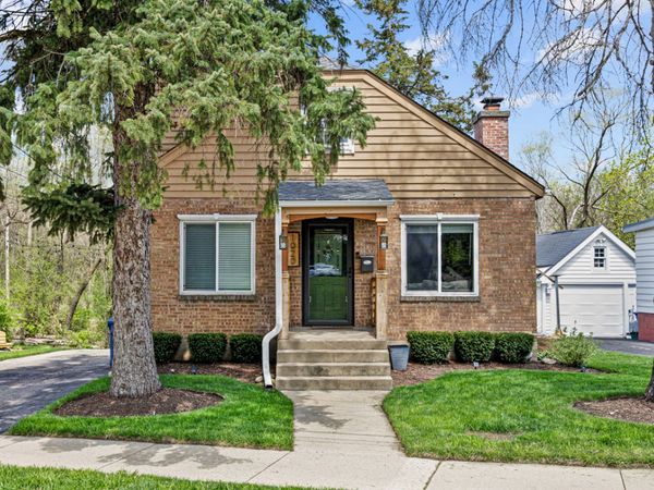 1020 Dean Street , St. Charles, IL 60174