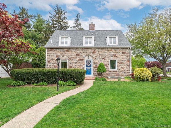 81 Huntington Road, Garden City, NY 11530