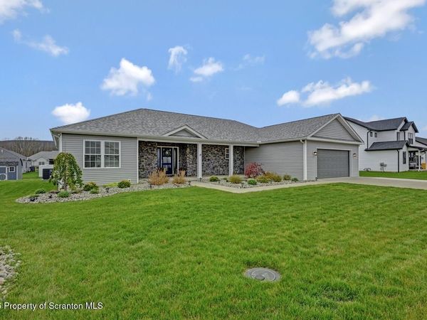 114 Osprey Lane, Archbald, PA 18403
