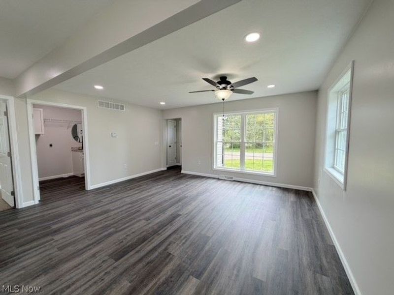 2193 E High Avenue, New Philadelphia, OH 44663 Photo 9