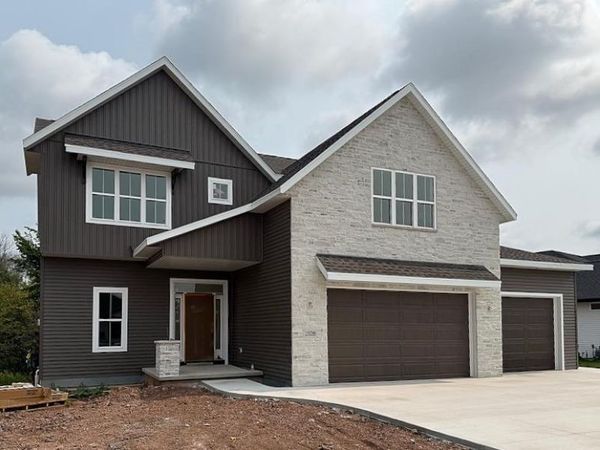 2528 N STELLITA CIRCLE, De Pere, WI 54114