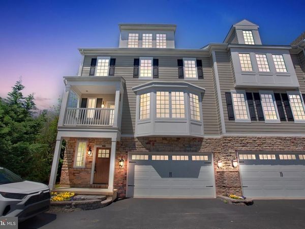 17 GREY COURT , BERWYN, PA 19312