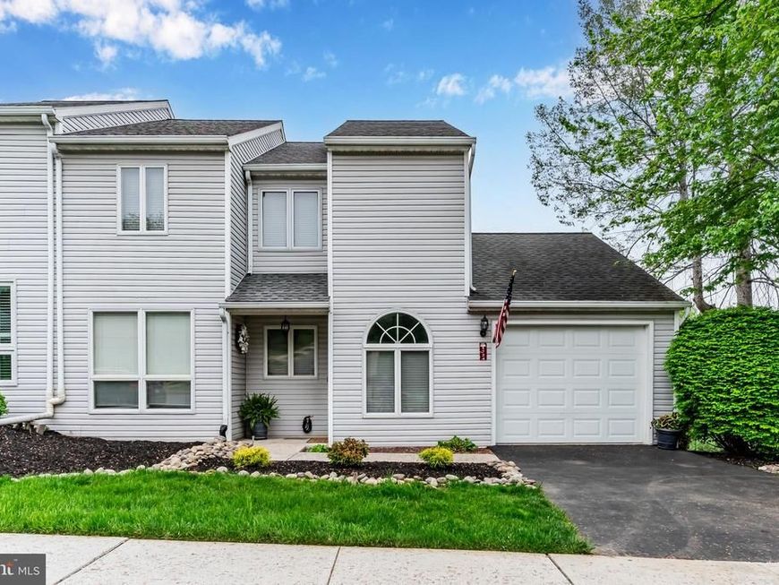 1724 Creek Vista Drive, New Cumberland, PA 17070 Main Photo