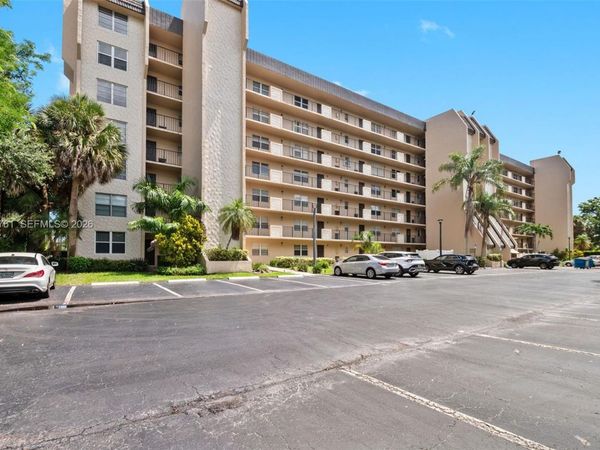 3300 W Rolling Hills Cir , Unit 510, Davie, FL 33328