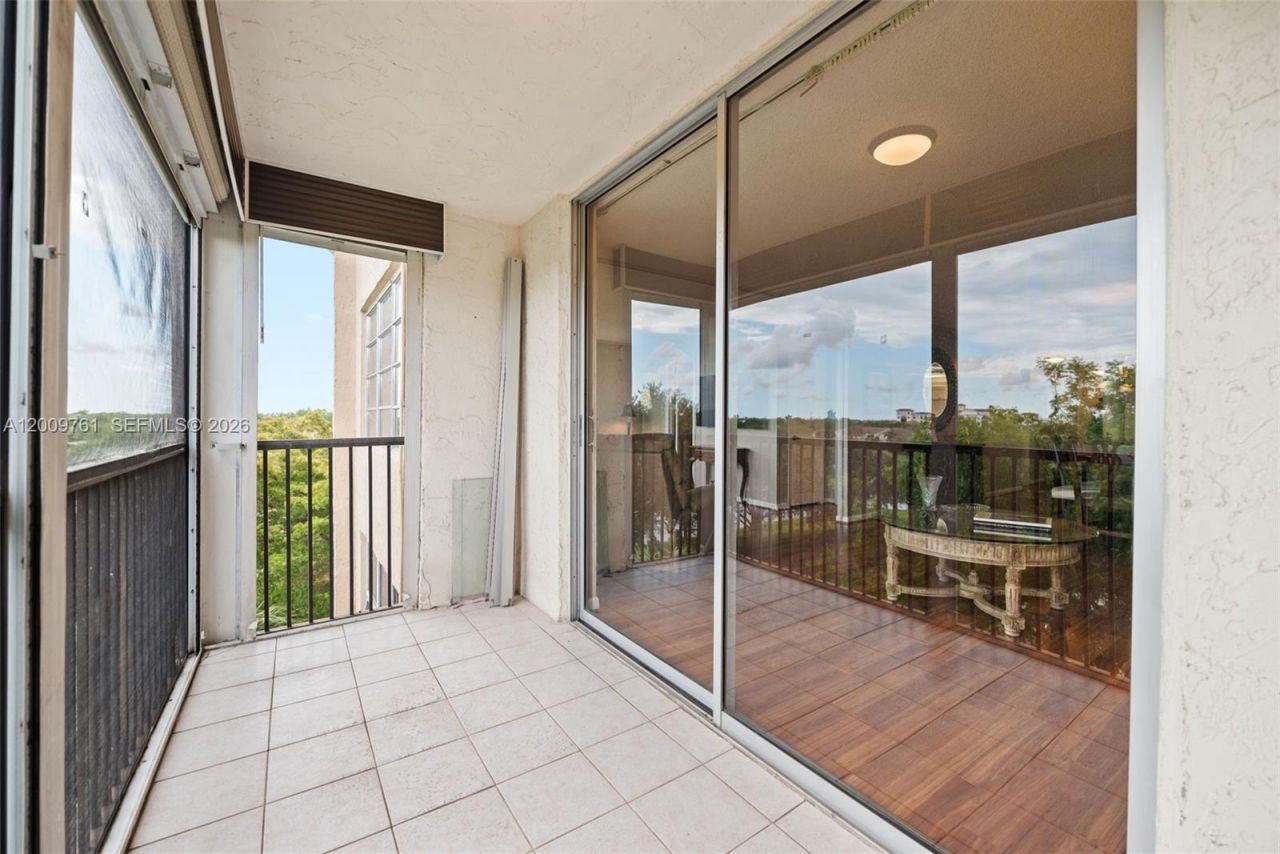 3300 W Rolling Hills Cir , Unit 510, Davie, FL 33328 Photo