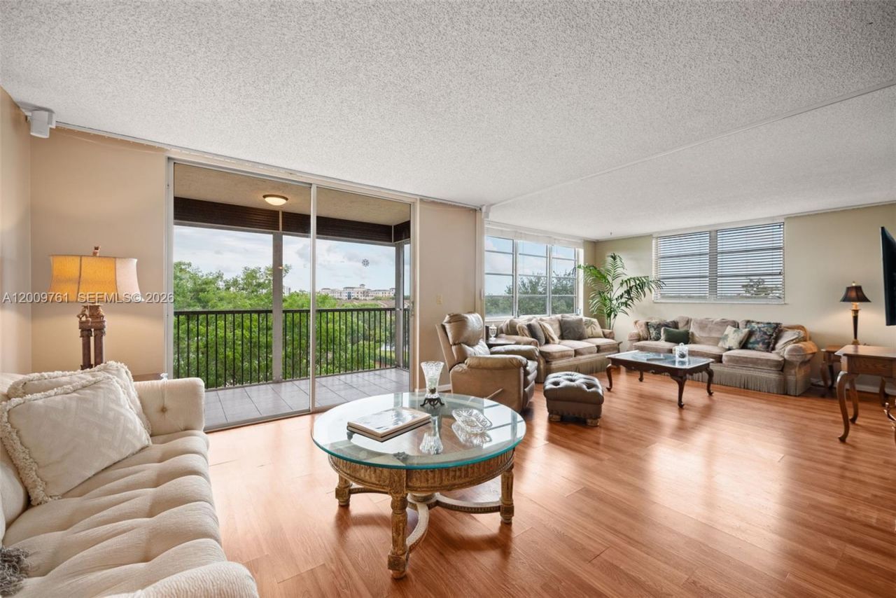 3300 W Rolling Hills Cir , Unit 510, Davie, FL 33328 Photo