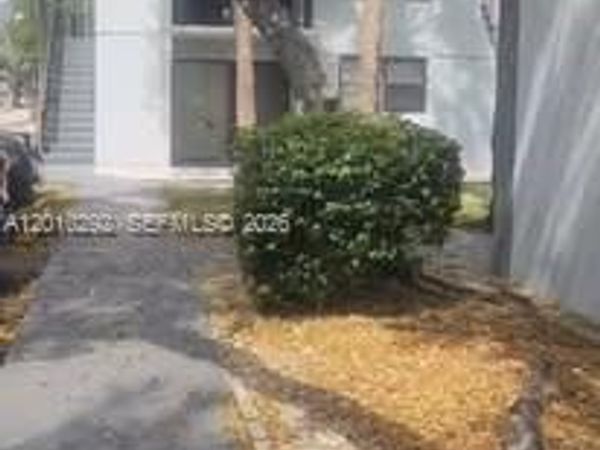 7220 NW 179th St , Unit 111, Hialeah, FL 33015
