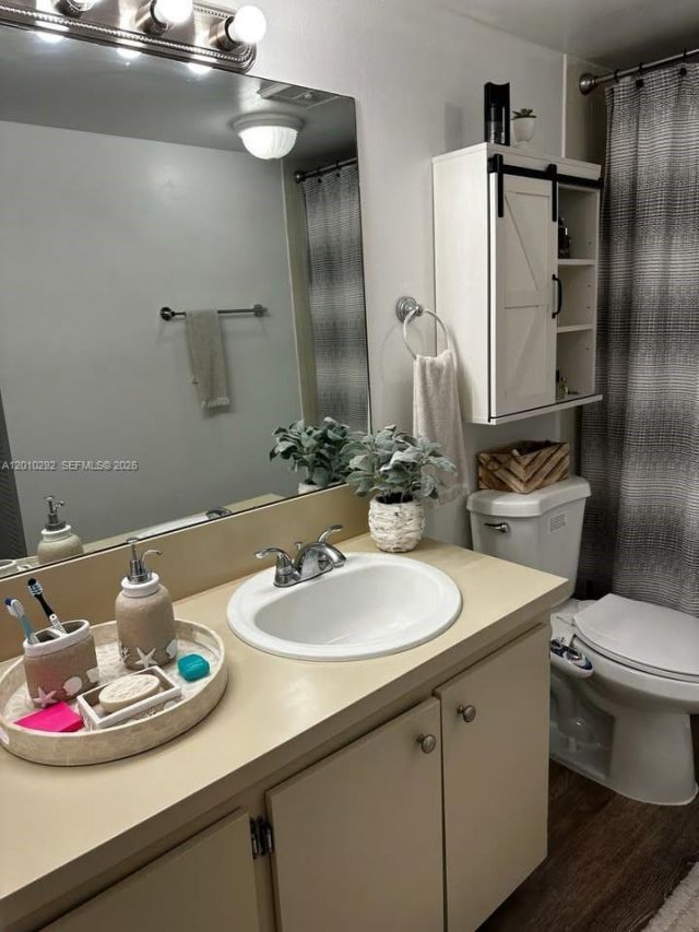 7220 NW 179th St, Unit 111, Hialeah, FL 33015 Photo