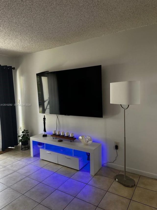 7220 NW 179th St, Unit 111, Hialeah, FL 33015 Photo