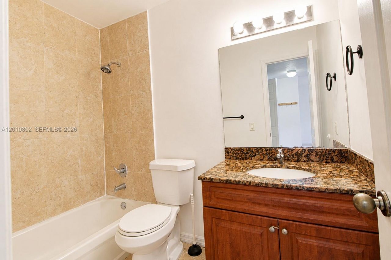 14500 SW 88th Ave, Unit 222, Palmetto Bay, FL 33176 Photo