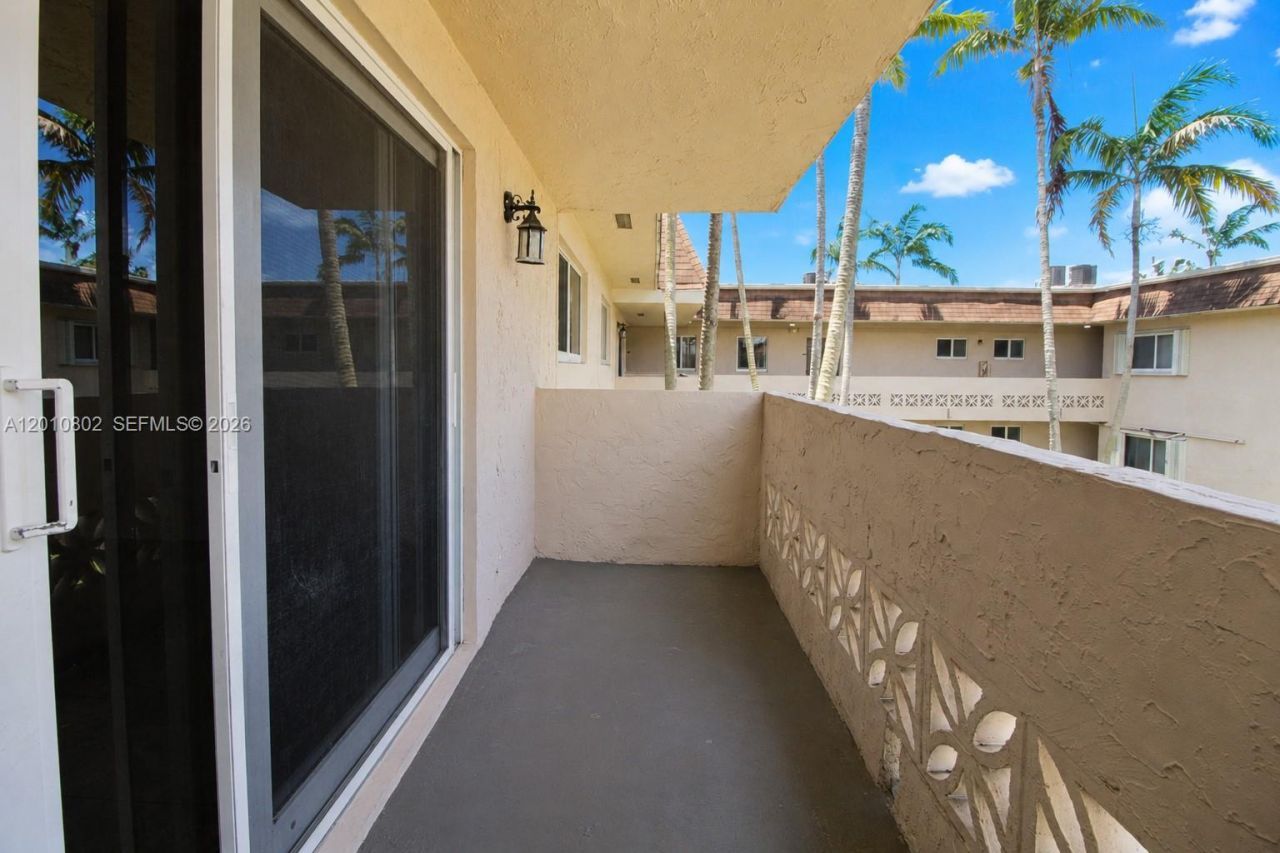 14500 SW 88th Ave, Unit 222, Palmetto Bay, FL 33176 Photo