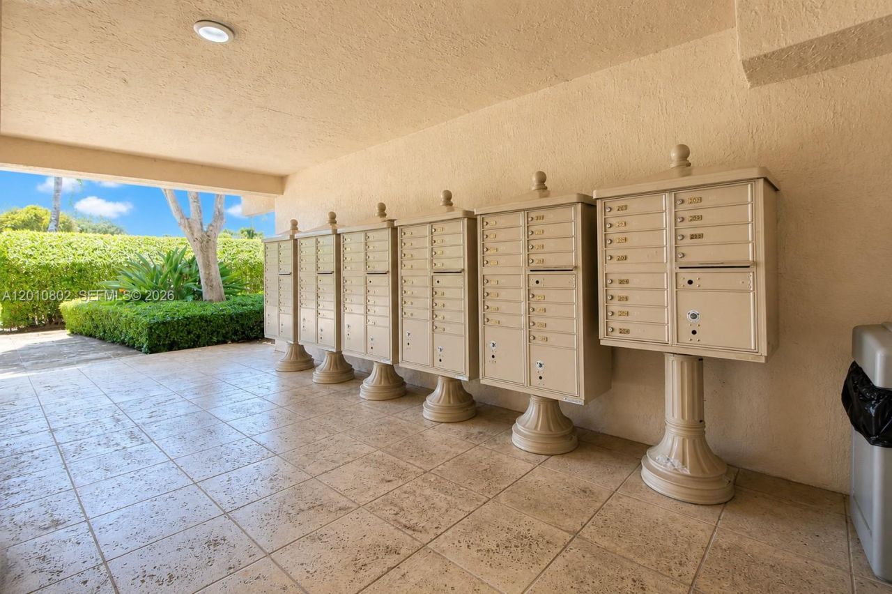 14500 SW 88th Ave, Unit 222, Palmetto Bay, FL 33176 Photo