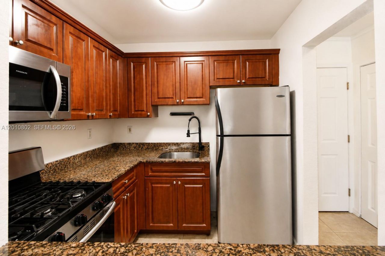 14500 SW 88th Ave, Unit 222, Palmetto Bay, FL 33176 Photo