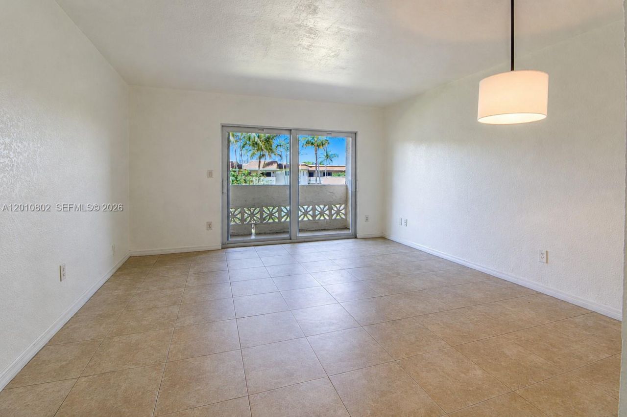 14500 SW 88th Ave, Unit 222, Palmetto Bay, FL 33176 Photo