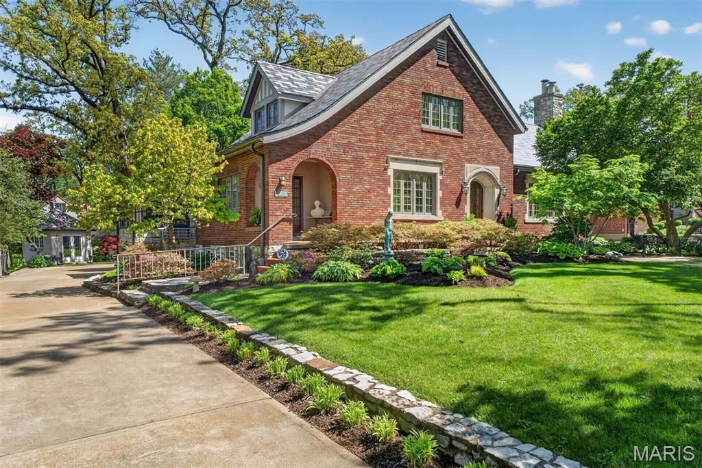 624 Locksley Place , Webster Groves, MO 63119 Main Photo