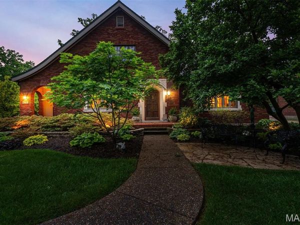 624 Locksley Place, Webster Groves, MO 63119