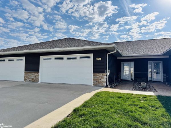 1913 S Court Street, Fairfield, IA 52556