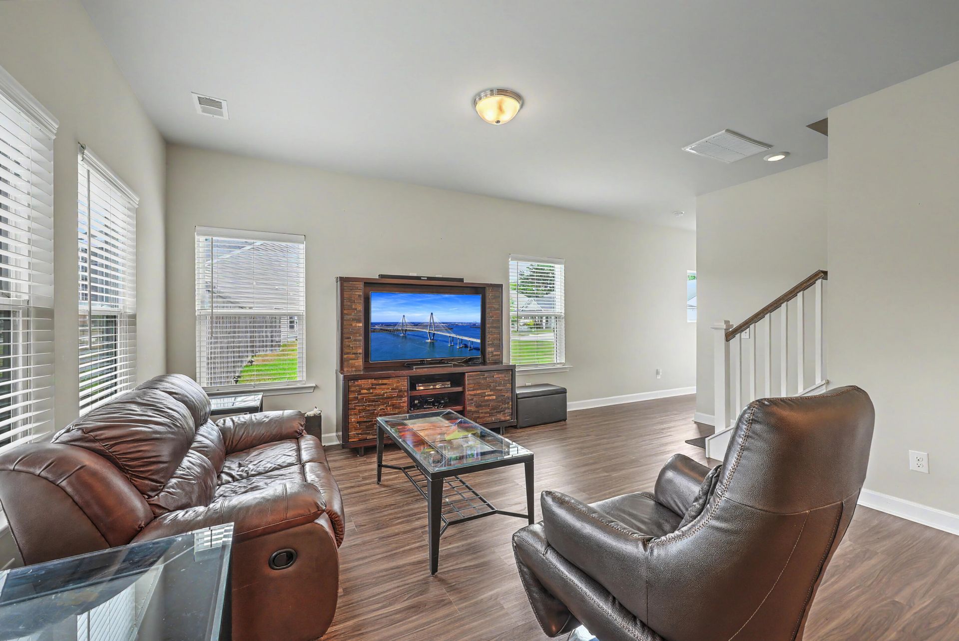 1042 Striped Lane Photo 6