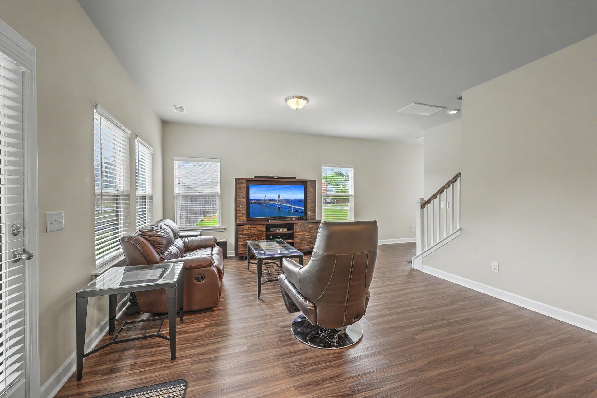 1042 Striped Lane Photo 7