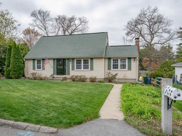 18 Hillside Drive, Nashua, NH 03064