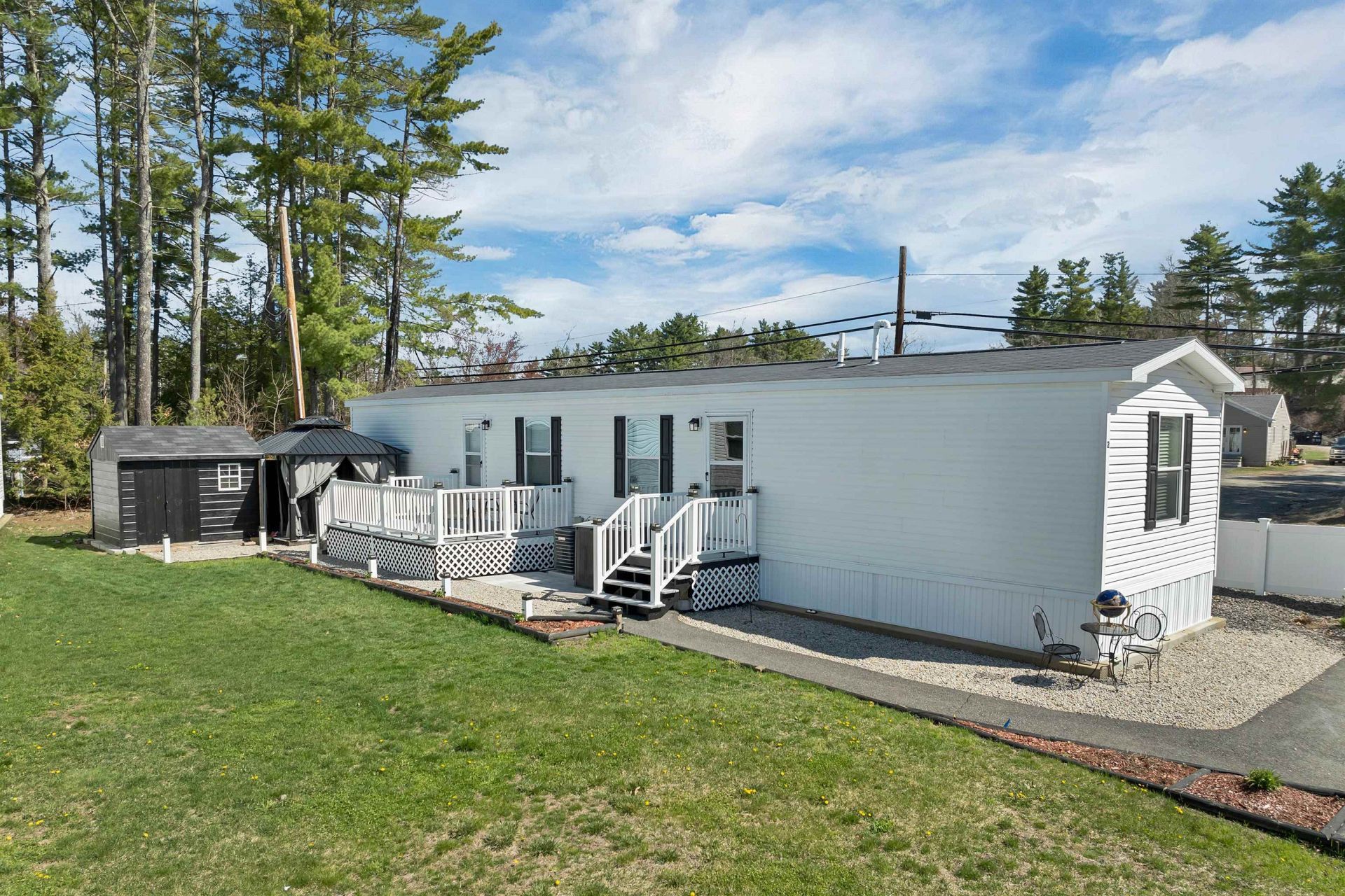 2 Atlas Place, Derry, NH 03038 Main Photo