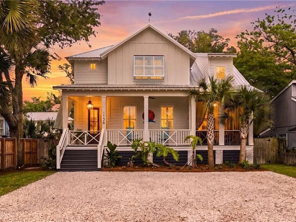 1136 Peachtree Street, St. Simons Island, GA 31522