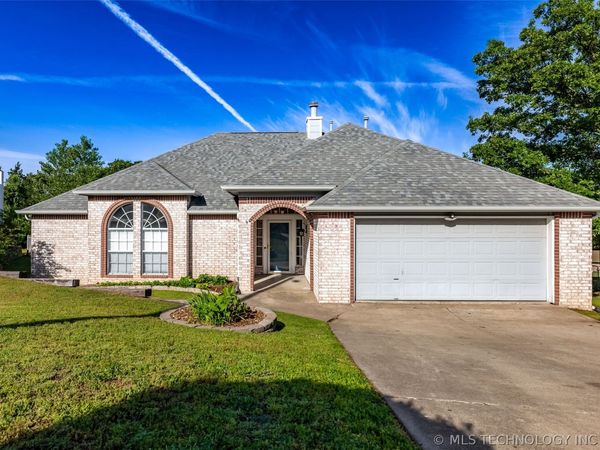 3712 Silver Oak Court , Tulsa, OK 74107