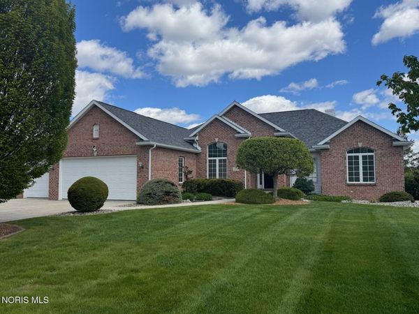 903 Greystone Drive , Bryan, OH 43506