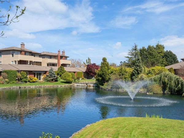2345 Cedar Hill Cross Rd, Unit #118, Oak Bay, BC V8P 5M8